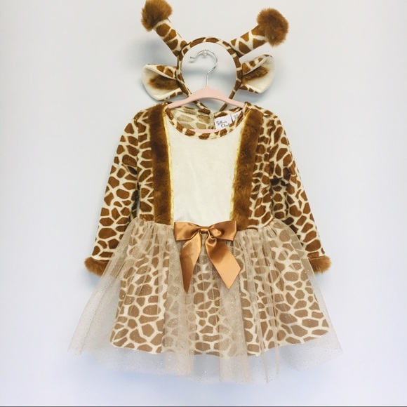 gillian’s closet Other - Cute Giraffe Costume